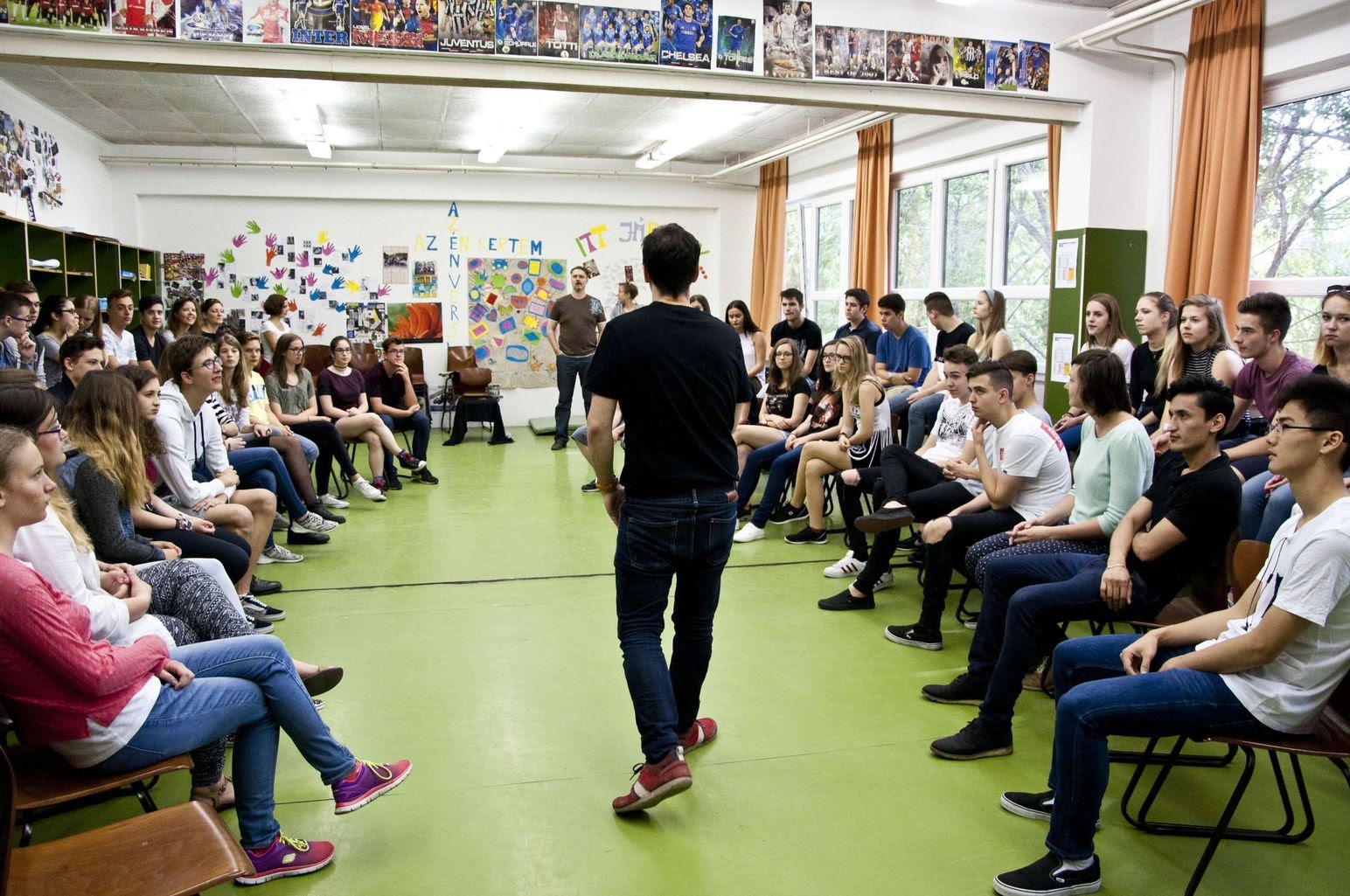 How would you decide? – Debate theatre about staying and leaving